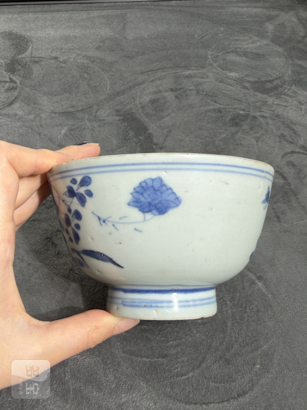 清早期青花洞石花卉纹碗 - 图6